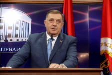 Претензиите на Додик за спојување со Србија пак го отвораат Дејтон