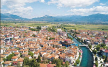 Мицкоски во Струга зборува за градње, а цел град е дупка до дупка