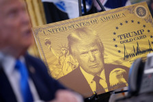 Бизнис утка на Трамп: Глобалната елита не ја прифати неговата златна картичка