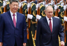 Шји бара прекин на војната околу Иран, Путин ја врти посетата кон енергијата