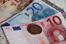 Плата до 2.000 евра и дополнителна заработка за празници: Потребен е само еден услов