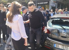 [ВИДЕО] Шок во Белград, возач со автомобил проби студентска блокада и удри пензионер