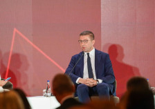 Мицкоски не сака „пократок пат“, но дали има јасен пат кон ЕУ?