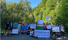 Продолжената дозвола ги враќа блокадите на Дошница