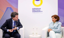 Политичките мостови со Романија треба да донесат и економија, вели Сиљановска