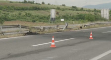 Дали погрешни банкини го пуштија камионот во смртната лента кај Мирковци