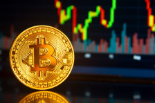 Биткоинот под 77 илјади долари, пазарот повторно бега од ризик