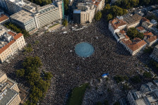 (ВИДЕО) Славија претесна, масовен одзив на протестот во Белград