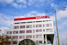 „Лукоил“ бара милијарди од Бугарија поради државната контрола врз рафинеријата во Бургас