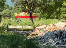 (Фото галерија) Сред Градски парк буниште наместо Луна парк – нема ни трага од изградба