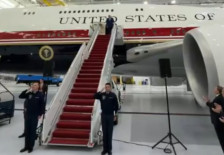 „Летечката Бела куќа“ од Катар: Трамп го покажа авионот од 400 милиони долари