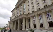 Осумдневен притвор за осомничениот за палењето на возилата на бугарската амбасада