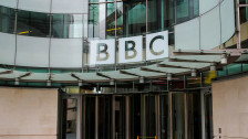 BBC отпушта стотици работници во обид да заштеди 500 милиони фунти