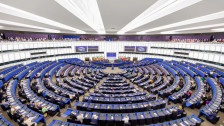 „Вратете ги назад“ одекна во Стразбур: Како Европскиот парламент го усвои најстрогиот закон за враќање на мигранти досега