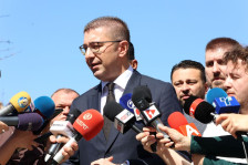 Мицкоски пред Кошта: Разговори да, авантура без гаранции не