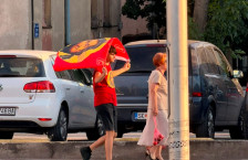 ФОТО Вест: Верник со знаме на Исус на прајдот во Скопје