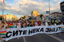 „Сите нека знаат“: Парадата на гордоста тргна низ улиците на Скопје