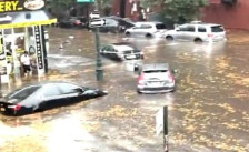 Две лица загинаа во бурата од рекордни размери во Њујорк | Сител Телевизија