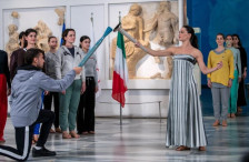 Во затворен простор и без публика церемонијата на палење на олимпискиот оган во античка Олимпија | Сител Телевизија