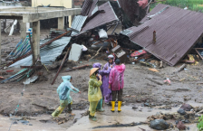 Бројот на жртви во поплавите и лизгањата на земјиштето на островот Суматра достигна 248, соопштија локалните власти | Сител Телевизија