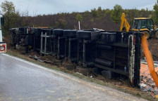 Во сообраќајка на патот Валандово-Дојран загина мигрантка од Кина, седуммина се повредени | Сител Телевизија