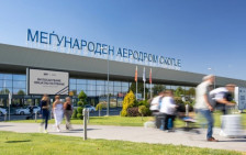 На Скопскиот аеродром приложиле фалсификувани визи, кривична за двајца турски државјани | Сител Телевизија