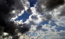 Променливо облачно со повремени локални врнежи од дожд во попладневните часови | Сител Телевизија