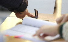 До 13 часот излезеноста 19,96 проценти, за Скопје 15,28 отсто | Сител Телевизија