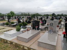 Лажен поп кој пеел за покојните на Задушница уапсен на гробиштата во Ѓорче Петров | Сител Телевизија