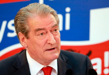 За Бериша Парламентот не постои и најави штрајкови со глад | Сител Телевизија