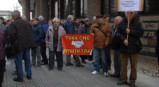 Пензионери на протест пред Уставниот суд | Сител Телевизија