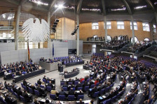 Германскиот парламент ја зголемува безбедноста во воените објекти | Сител Телевизија