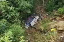 Колумбија: Најмалку 16 матуранти загинаа во пад на автобус во клисура длабока 80 метри | Сител Телевизија