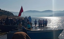 Македонците во Албанија го одбележаа Богојавление, во Пустец крстот го фати Данко Марко | Сител Телевизија