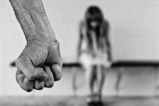 Силувале и сликале малолетничка, па ја уценувале за 20.000 евра - Кумановското обвинителство покрена постапка против двајца осомничени | Сител Телевизија