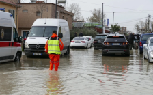 Венгу: Во Драч поплавени 800 домови, евакуирани 180 жители, опасноста не е помината | Сител Телевизија