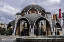 Пред Соборниот храм во Скопје традиционална прослава на Бадник | Сител Телевизија