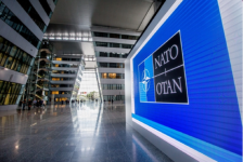 НАТО планира значително да го зголеми оружјето и муницијата на своето источно крило | Сител Телевизија