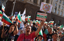 Приемот на Бугарија во Еврозоната може да доведе до нова должничка криза по грчкиот пример | Сител Телевизија