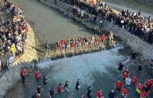 Наум Додевски го извлече светиот крст од Крива Река, во Крива Паланка одржана и „Пивтијада 2026" | Сител Телевизија