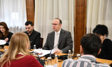 Предложени претставниците на партиите во работната група за Изборниот законик | Сител Телевизија