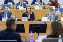 Лидерите на партиите во ЕП бараат конкретна и опиплива поддршка од ЕУ за Гренланд и Данска | Сител Телевизија