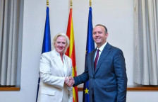 Проштална средба на Гаши со американската амбасадорка Агелер | Сител Телевизија