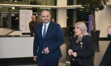 Се огласи сопругата на градоначалникот на Скопје: Мојата чанта вреди 944 денари | Сител Телевизија