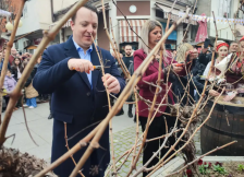 Николоски од Неготино посака добар род и вети континуирана поддршка од Владата | Сител Телевизија