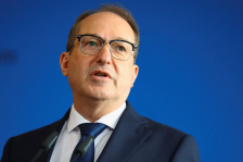 Германија планира да ја забрза интеграцијата на барателите на азил на пазарот на трудот | Сител Телевизија