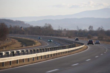 Сообраќајот се одвива во зимски услови, по наместа влажни коловози | Сител Телевизија