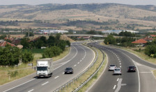 Сообраќајот се одвива непречено по влажни коловози | Сител Телевизија