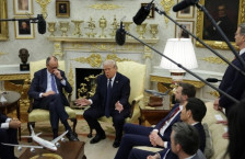 Трамп: Цените на нафтата ќе паднат кога ќе заврши војната, подобро е ако Иран не го води Пахлави | Сител Телевизија