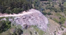 Се затрупува крушевската депонија за да се спречи нејзино запалување и пожар на околната шума | Сител Телевизија